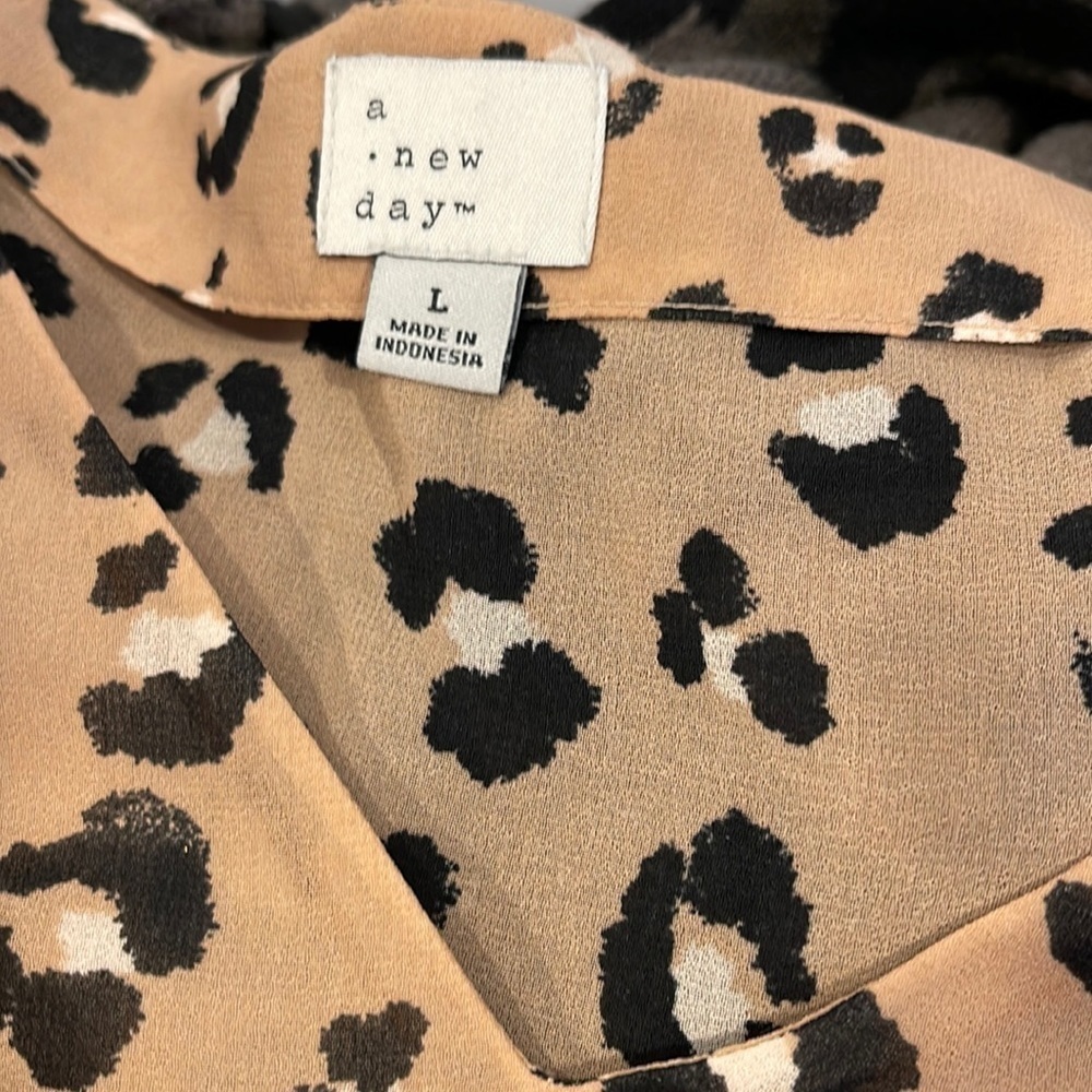 A New Day Leopard Print Bell Sleeve Blouse Size Large - Picture 3 of 10
